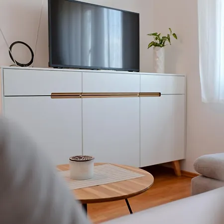 Apartman Ajduk With Parking And Terrace Appartement Zadar