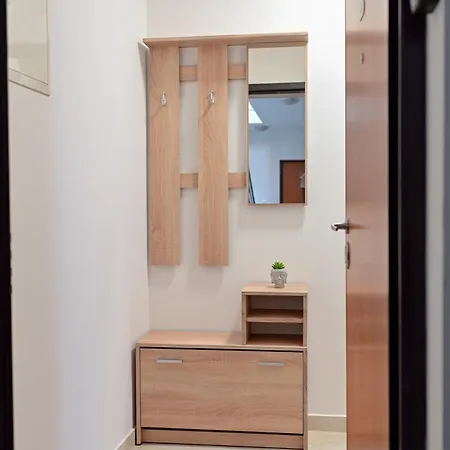 Apartman Ajduk With Parking And Terrace Zadar