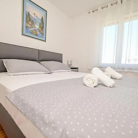 Apartman Ajduk With Parking And Terrace * Zadar